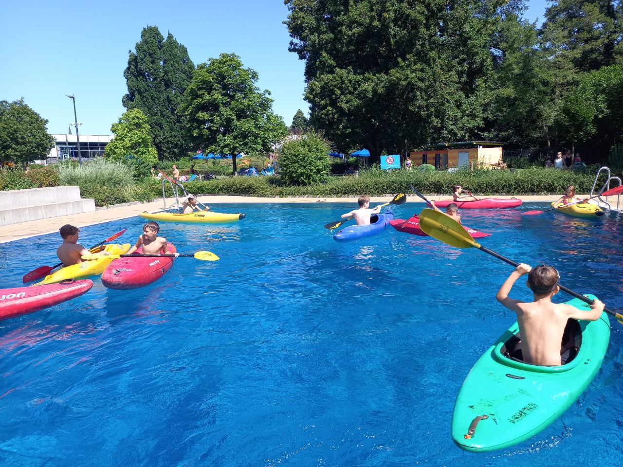 Großes Interesse an Kanu-Aktion im Albgau Freibad